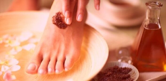 Bathe with folk remedies at the first signs of athlete's foot